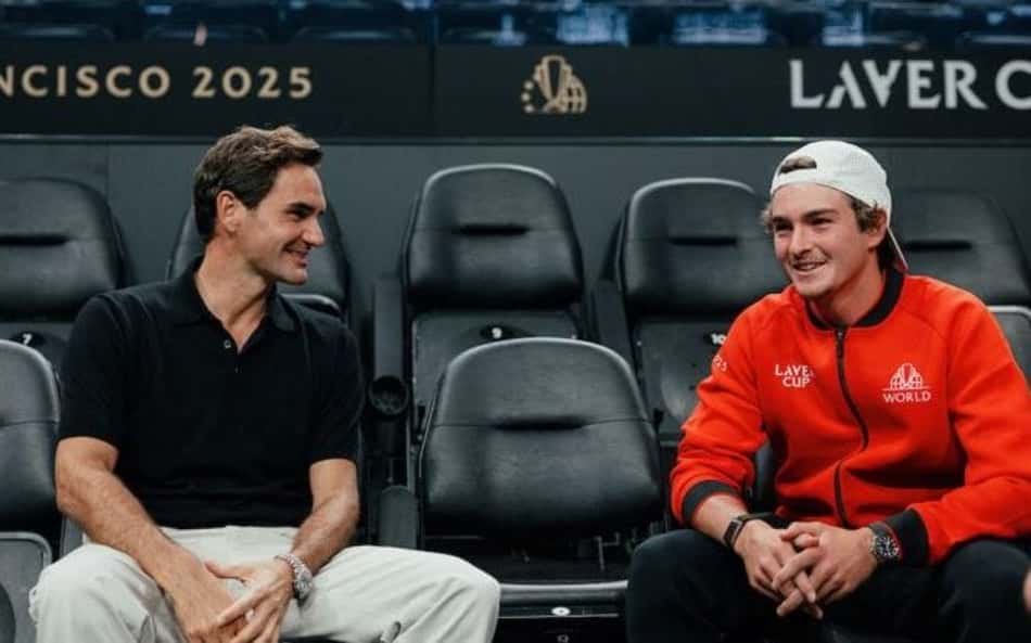 João Fonseca no encontro com Federer na Laver Cup (Divulgação)