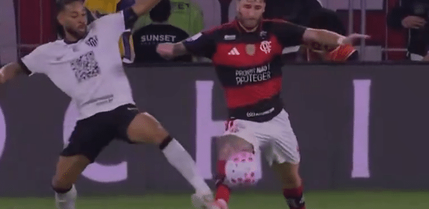 Flamengo vence Atlético-MG com polêmica de pênalti