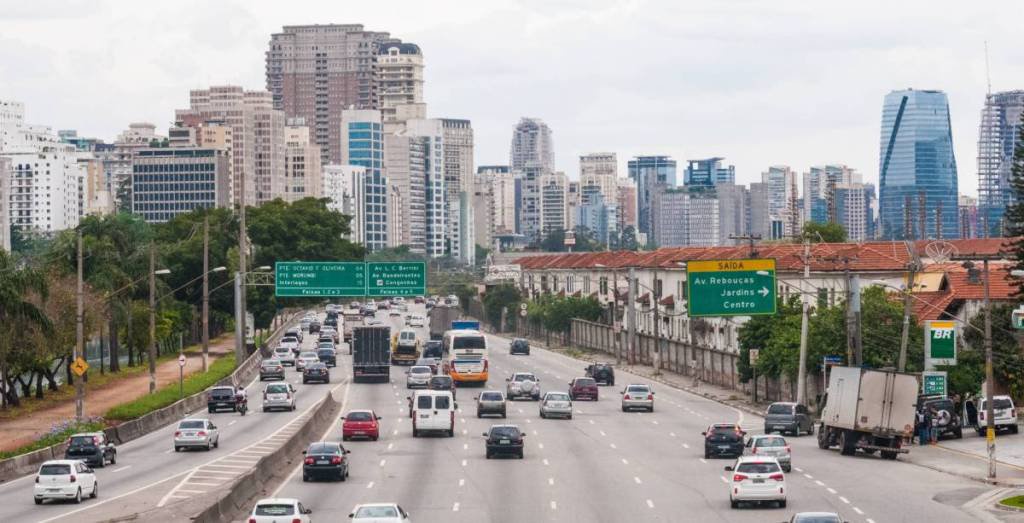 marginal pinheiros interditada em são paulo ruas bloqueadas feriado