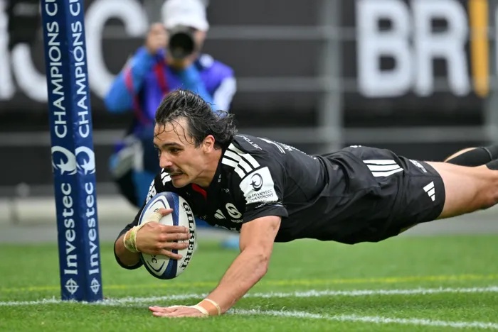 Despite reported interest from Ireland and Zimbabwe, rising star Jonathan Roche has pledged his long-term future to the Stormers as he sets his sights on earning a Springbok jersey.