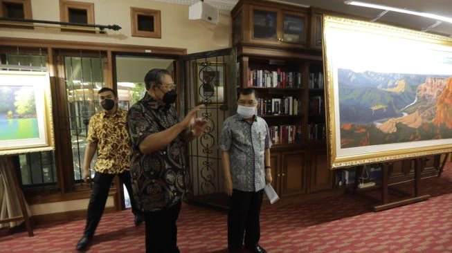 Susilo Bambang Yudhoyono saat menyambut kunjungan Jusuf Kalla di Cikeas. (istimewa)