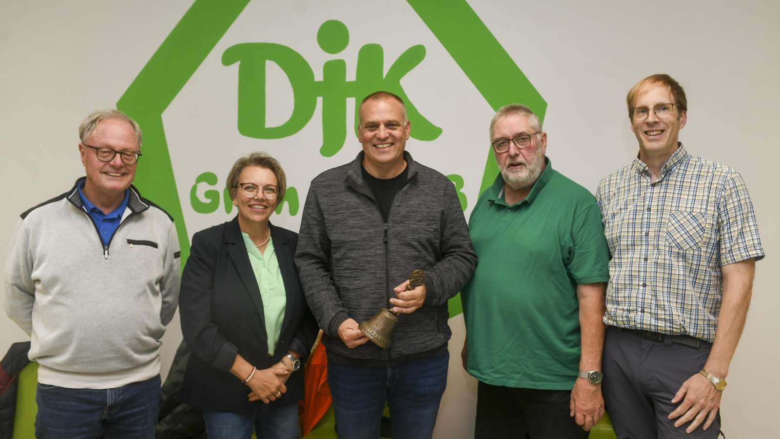 Der neue Vorstand vom Gesamtverein der DJK Grün Weiß Werl. Ludwig Schröter (Kassierer), Bianca Look (2. Vorsitzende), Stefan Cordes (neuer 1. Vorsitzender), Günther Korf (ehemaliger Vorsitzender und neuer Beisitzer) und Frank Potthoff (Geschäftsführter) (v.li.). JHV der DJK Grün Weiß Werl. Foto: Thomas Nitsche