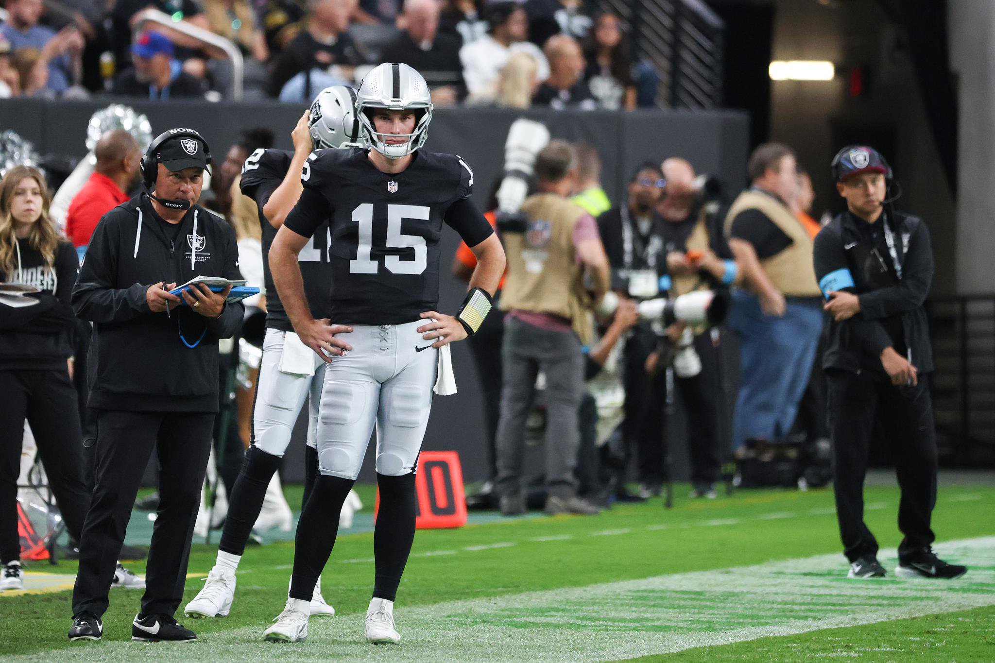 Raiders rookie quarterback Fernando Mendoza