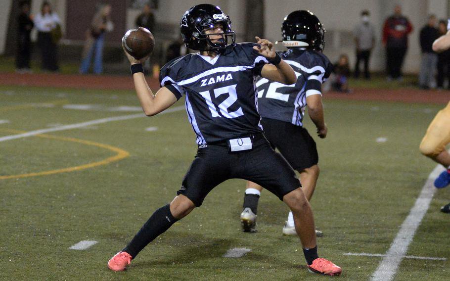 Thomas Diaz gets set to pass.