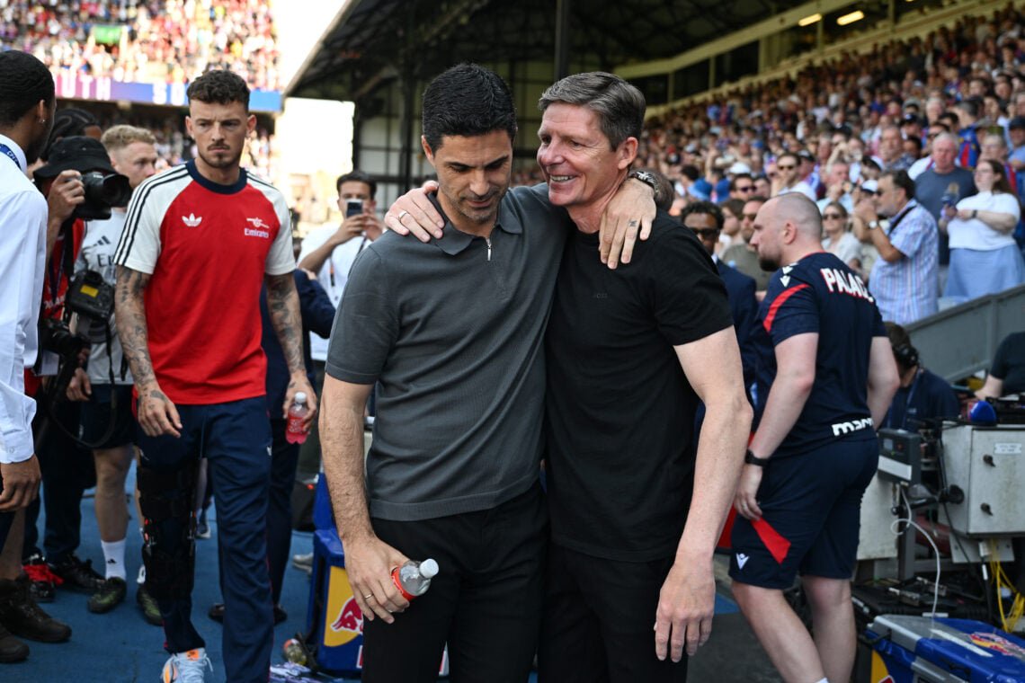 Mikel Arteta and Oliver Glasner embrace before a game
