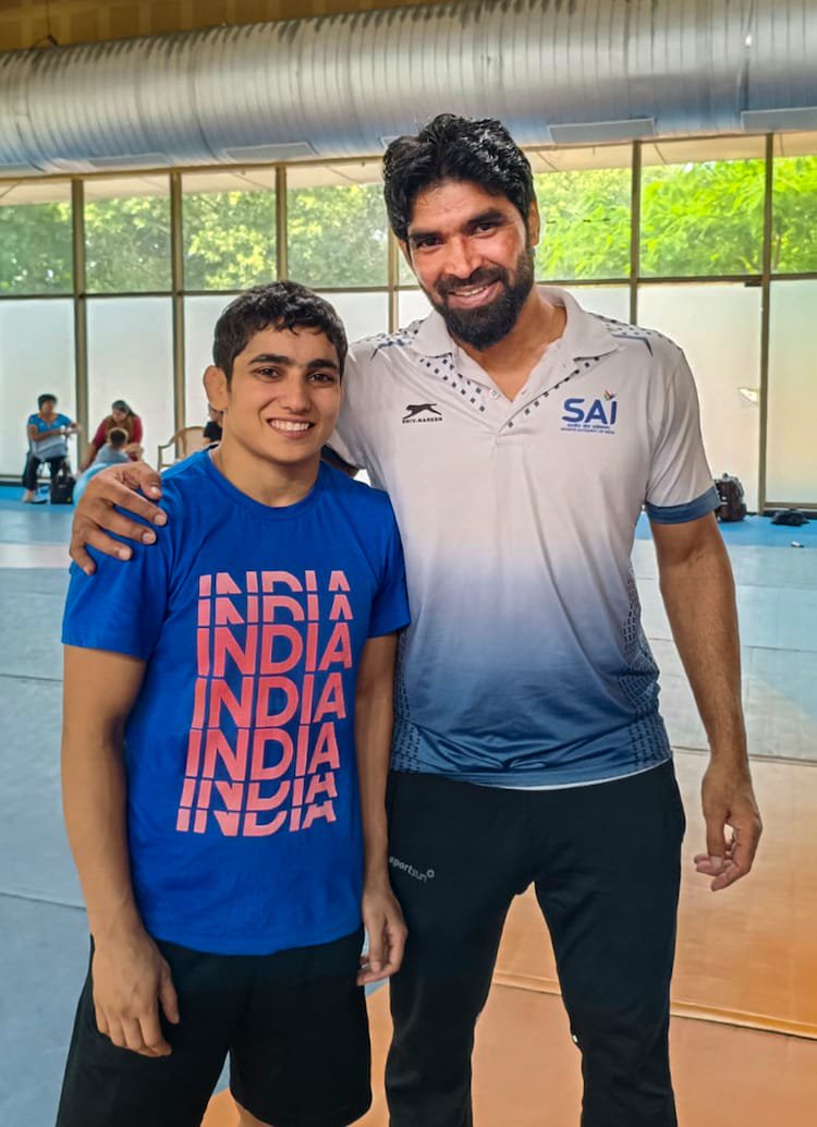 Neelam with her coach Parvesh Rathi, who never lost faith in the wrestler. (Photo: PTI)