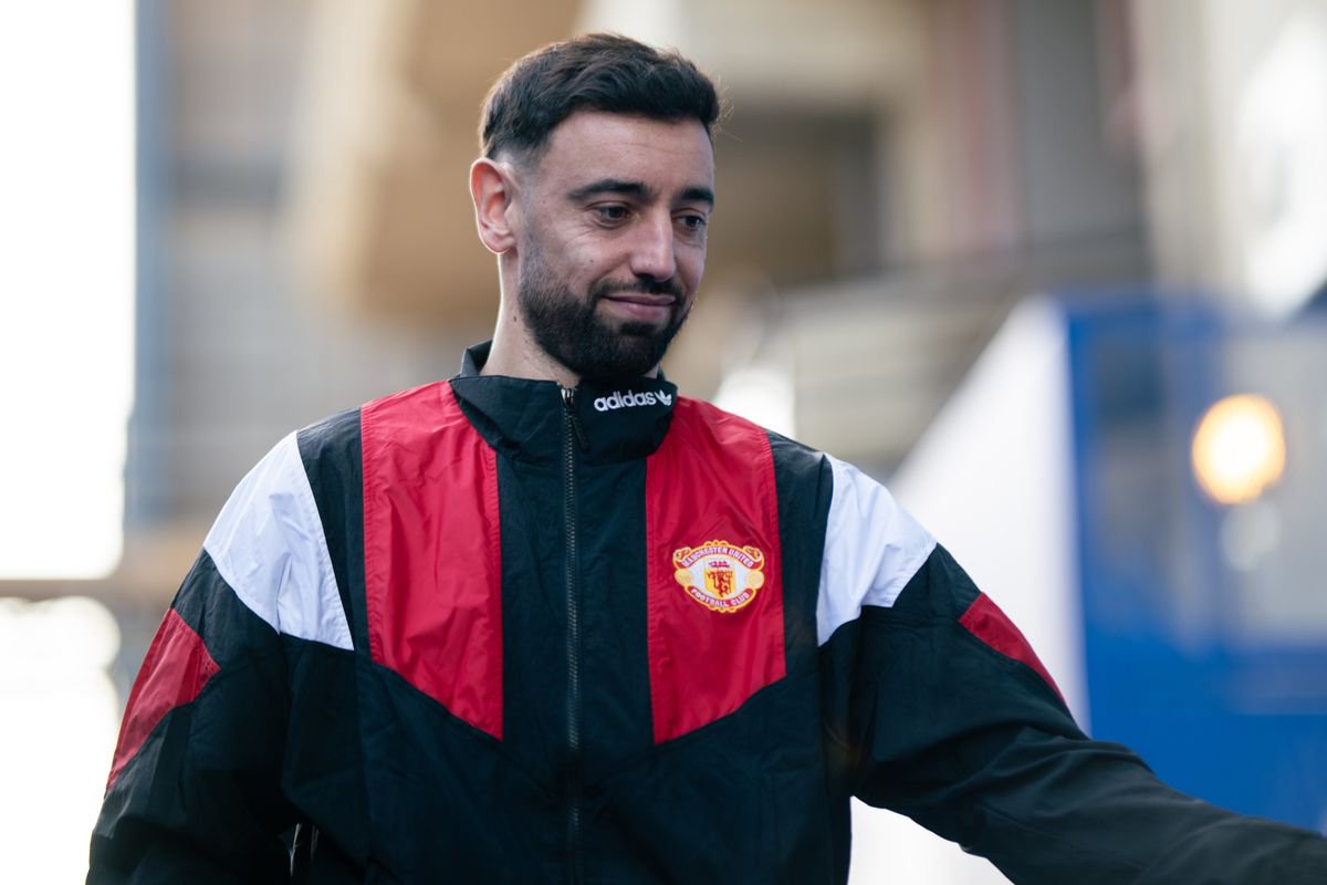LONDON, ENGLAND - OCTOBER 31: Bruno Fernandes of Manchester United arrives ahead of the Premier League 2026/27 match between Chelsea FC and Manchester United at Stamford Bridge on October 31, 2026 in London, England. (Photo by Ash Donelon/Manchester United via Getty Images)