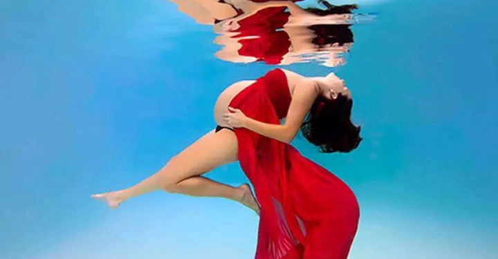 Beautiful Pictures Pregnant Women That Photoshoot Underwater