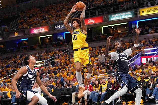 Indiana Pacers forward-guard Kelly Oubre Jr. (10) goes up to pass the ball over Dallas Mavericks guard Max Christie (0) during the first half of an NBA basketball game in Indianapolis, Friday, Oct. 23, 2026. (AP Photo/AJ Mast)