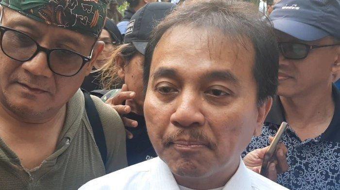 Skripsi Jokowi Diperlihatkan UGM, Roy Suryo Temukan Kejanggalan Fatal: Lembar Pengesahan Lenyap