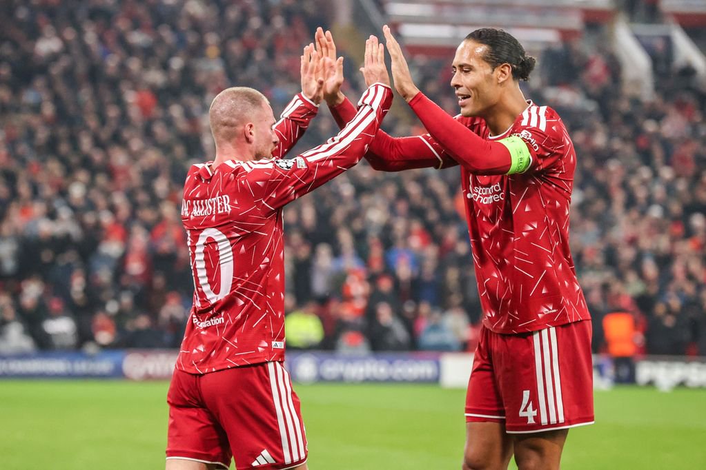 Alexis Mac Allister of Liverpool celebrates his goal to make the score 3-2 during the UEFA Champions League Matchday 3 match between Liverpool and Villarreal