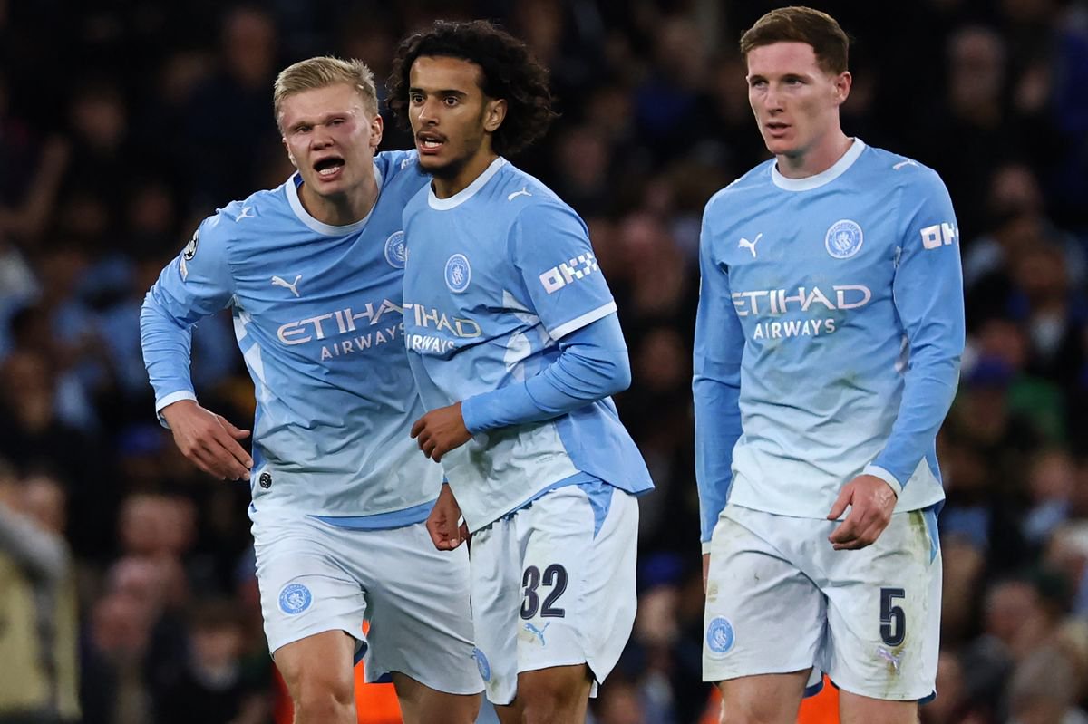 Manchester City celebrate Erling Haaland's second against PSG 