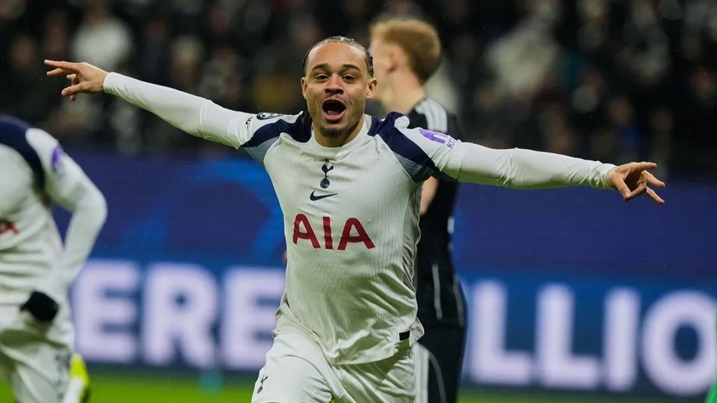 Xavi Simons no Tottenham (FOTO: Michael Probst/AP)