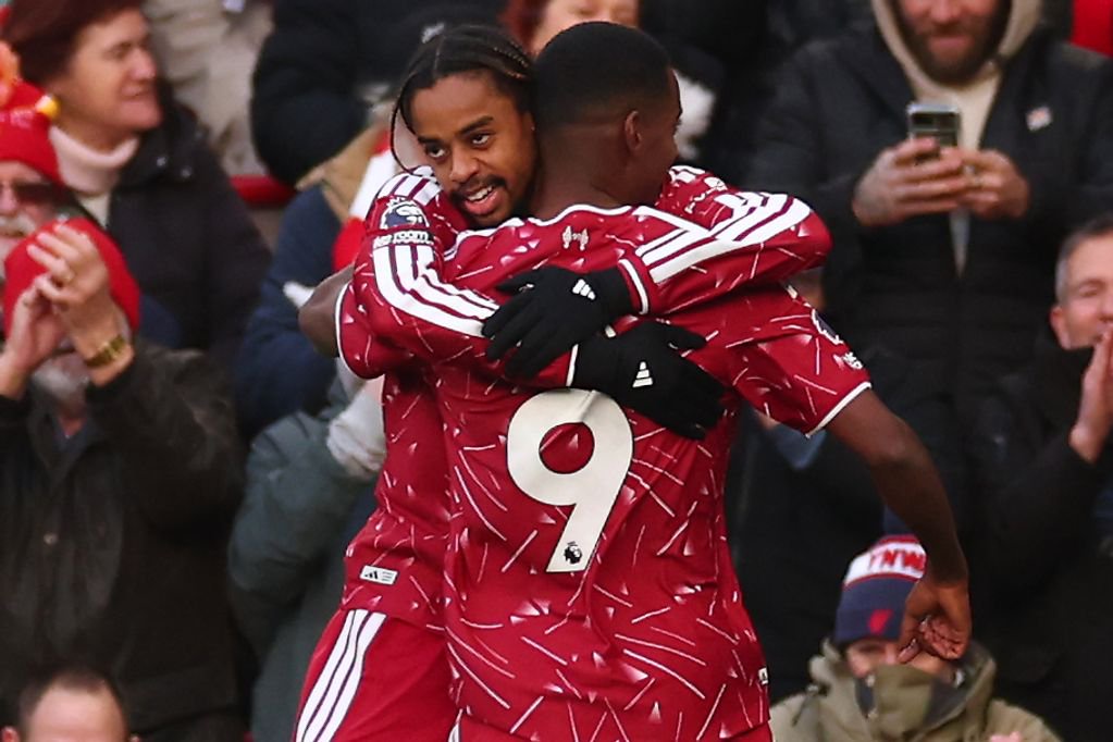 LIVERPOOL, ENGLAND - OCTOBER 25: Alexander Isak of Liverpool celebrates with Bradley Barcola after he scored for 2-0 during the Premier League 2026/27 match between Liverpool FC and Brighton & Hove Albion at Anfield on October 25, 2026 in Liverpool, United Kingdom. (Photo by Shaun Brooks - CameraSport via Getty Images)