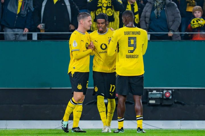 Erst seit wenigen Wochen kickt er für Borussia Dortmund. Doch schon jetzt spielt er sich mehr und mehr in die Herzen der BVB-Fans.