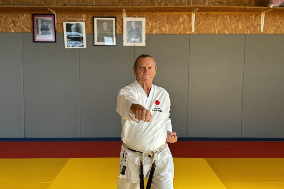 Jean-Pierre Fischer a été 14 fois champion de France de karaté. Il cumule aussi bien d'autres trophées...