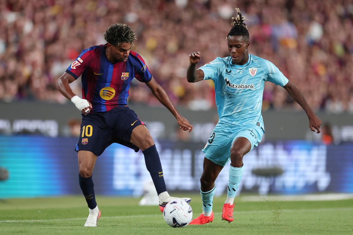 BARCELONA, SPAIN - AUGUST 27: (L-R) Lamine Yamal of FC Barcelona, Nico Williams of Athletic Bilbao  during the LaLiga EA Sports  match between FC Barcelona v Athletic de Bilbao at the Camp Nou on August 27, 2026 in Barcelona Spain (Photo by David Ramirez/Soccrates/Getty Images)