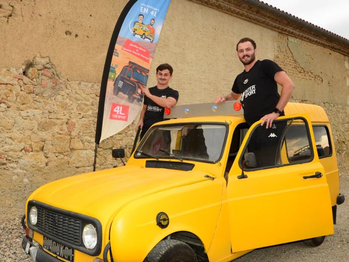Aurélien (à gauche) et Quentin ont vraiment la flamme pour aller au bout du 4L Trophy !