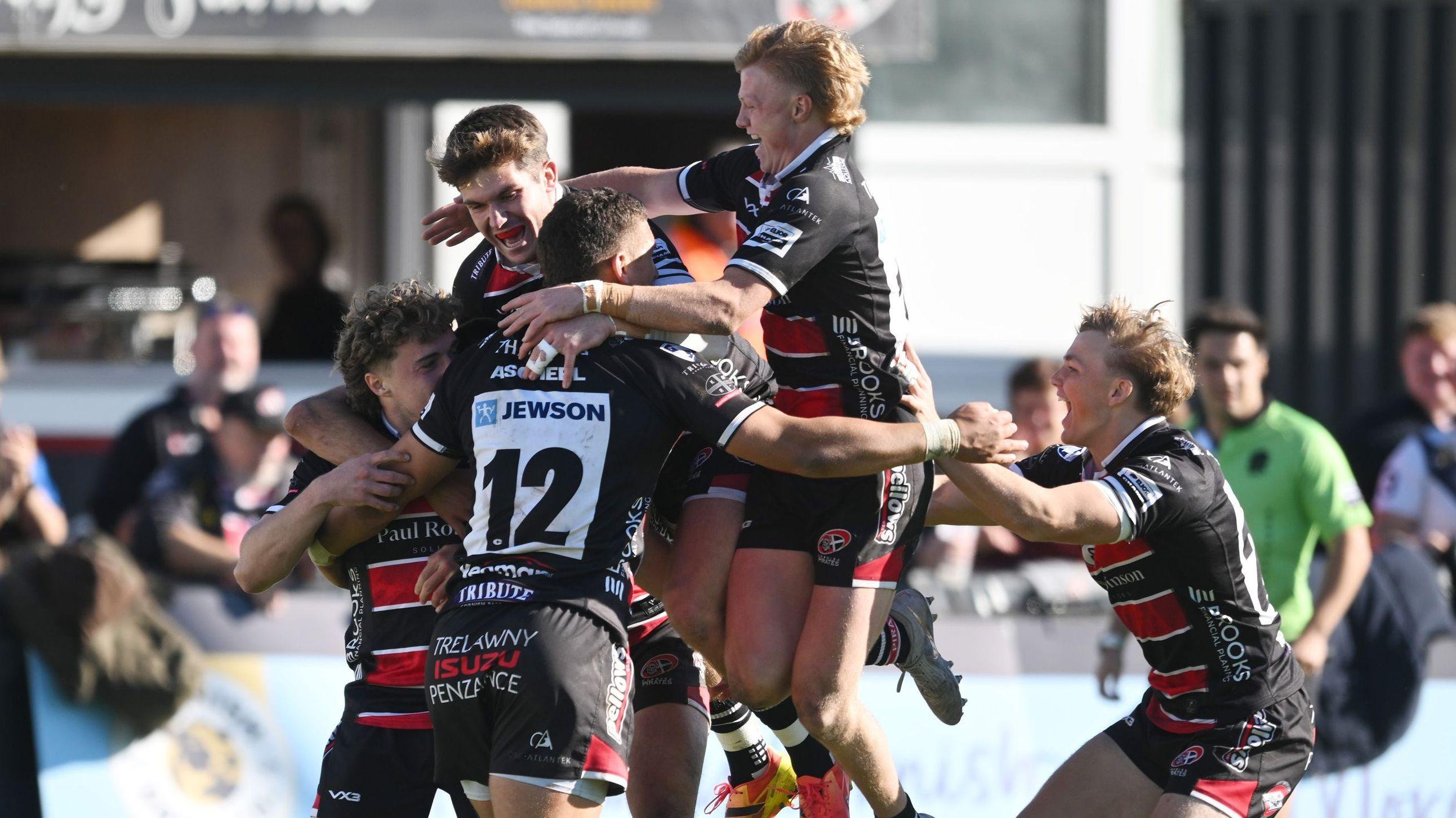 Cornish Pirates celebrate a try