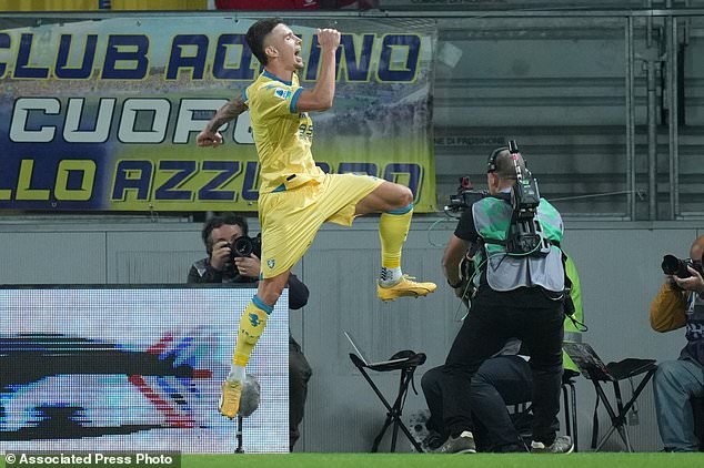 Frosinone's Antonio Raimondo celebrates after scoring during the Serie A soccer match between Frosinone and Sassuolo, Friday, Oct. 16, 2026 in Frosinone, Italy. (Alfredo Falcone/LaPresse via AP)