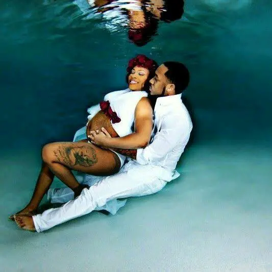 Beautiful Pictures Pregnant Women That Photoshoot Underwater