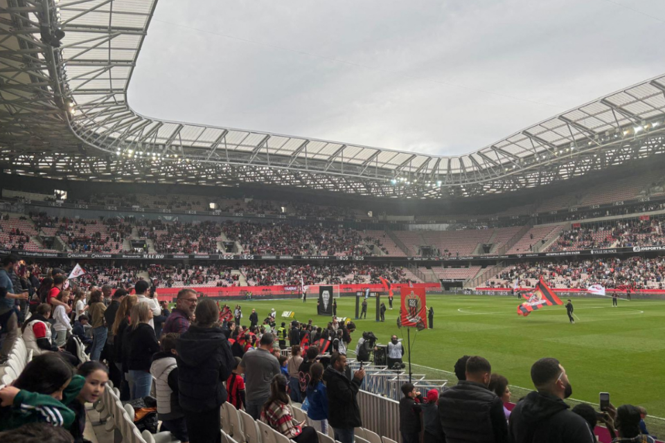 Les joueurs de l'OGC Nice se déplacent sur la pelouse de Rennes, le samedi 10 mai 2025.