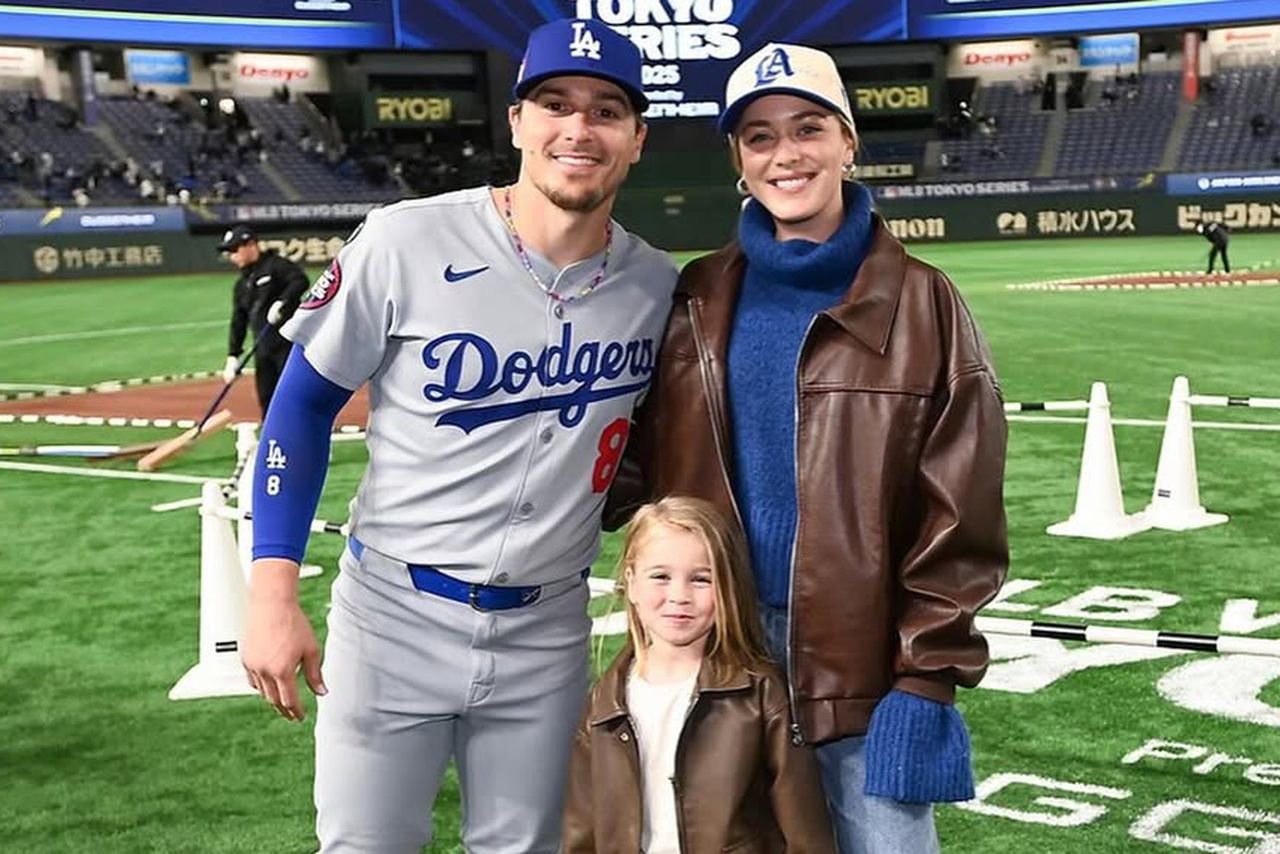 Kiké Hernández and Mariana Vicente with their daughter.Credit: Kiké Hernandez/Instagram