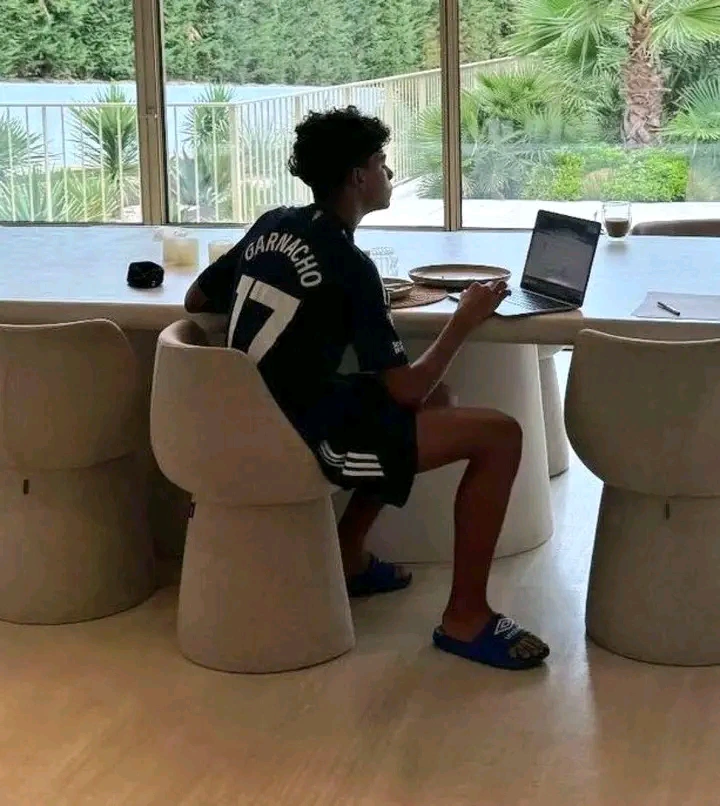 Cristiano Ronaldo Jr. Wears Alejandro Garnacho’s Manchester United Shirt, Showcasing Support for the Young Winger