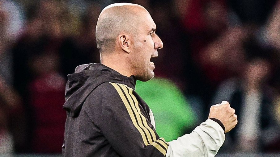 Leonardo Jardim durante vitória do Flamengo 