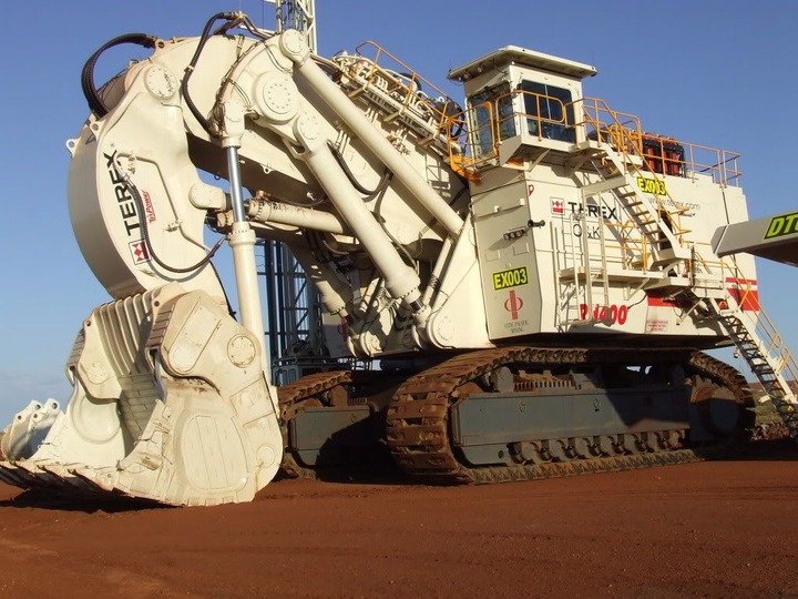 biggest rc excavator