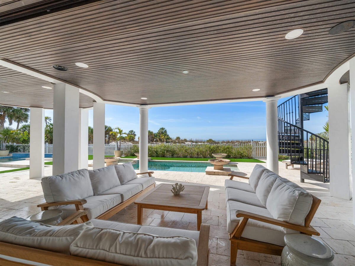 Hulk Hogan's sprawling  mansion