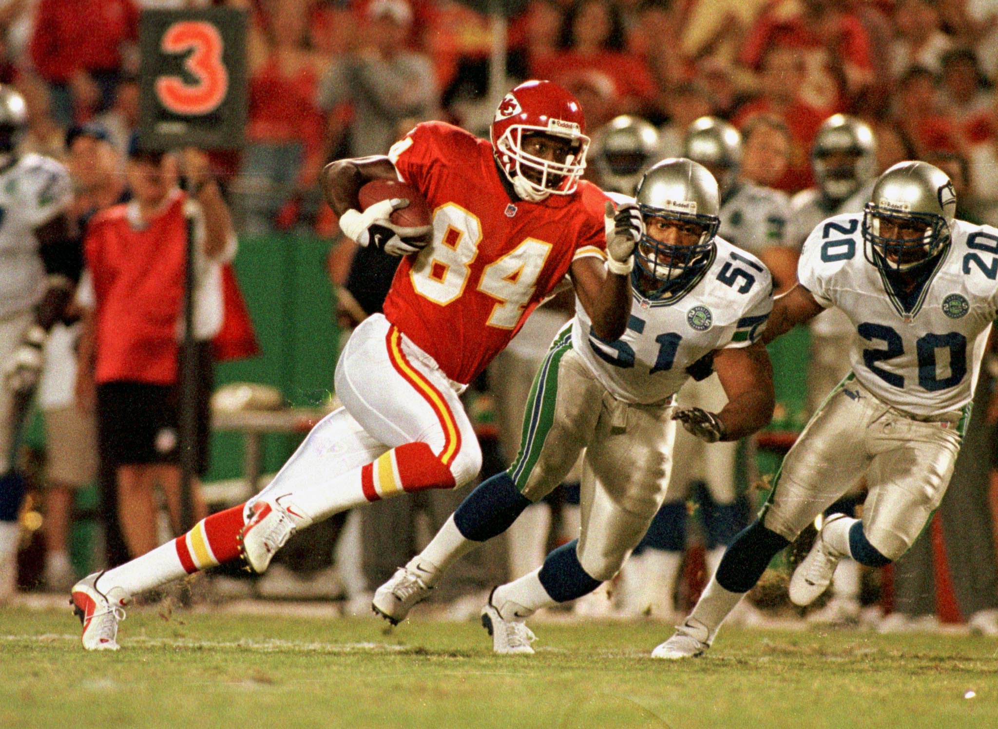 Kansas City Chiefs rookie wide receiver Sylvester Morris (84) runs from Seattle Seahawk defenders for an 18 yard gain on the completed pass reception from Chiefs quarterback Elvis Grbac October 2, 2000 in Kansas City.

JT/JP