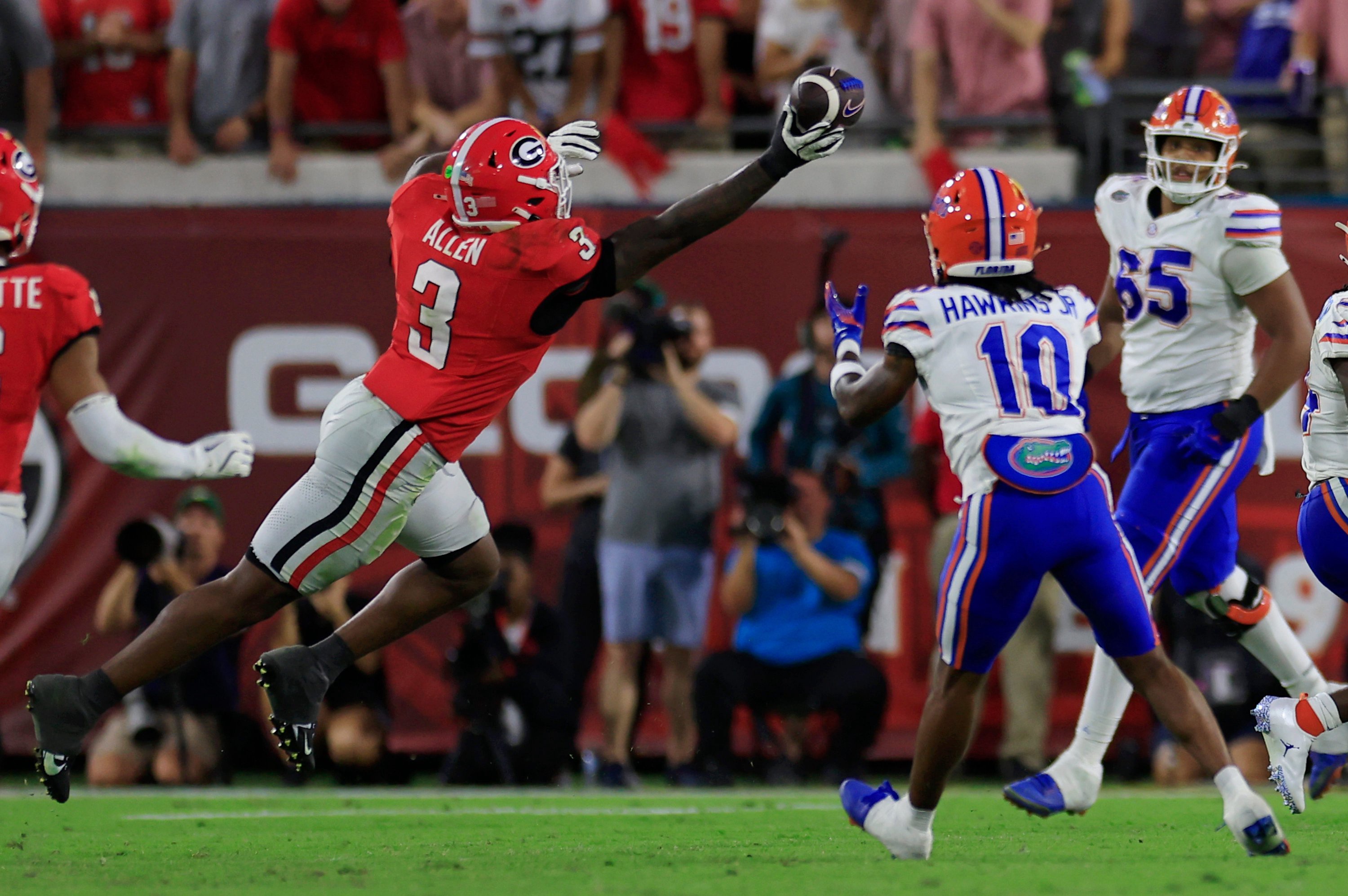 Georgia Bulldogs linebacker CJ Allen (3) breaks up a pass intended for Florida Gators wide receiver Tank Hawkins (10) during the fourth quarter of an NCAA college football matchup Saturday, Nov. 2, 2024 at EverBank Stadium in Jacksonville, Fla. The Georgia Bulldogs defeated the Florida Gators 34-20. [Corey Perrine/Florida Times-Union]