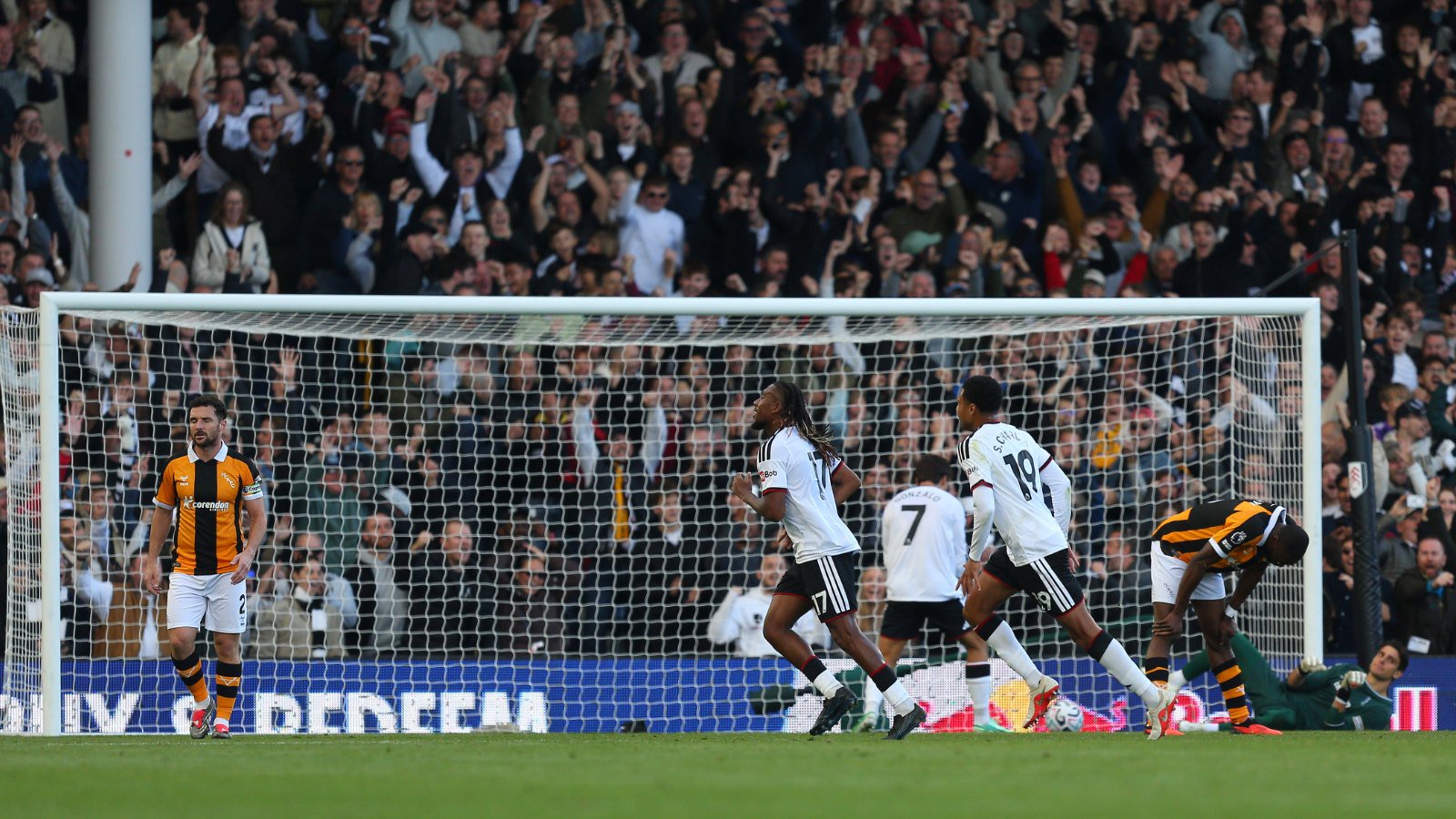 Alex Iwobi scores as Fulham beat Hull for first Premier League win