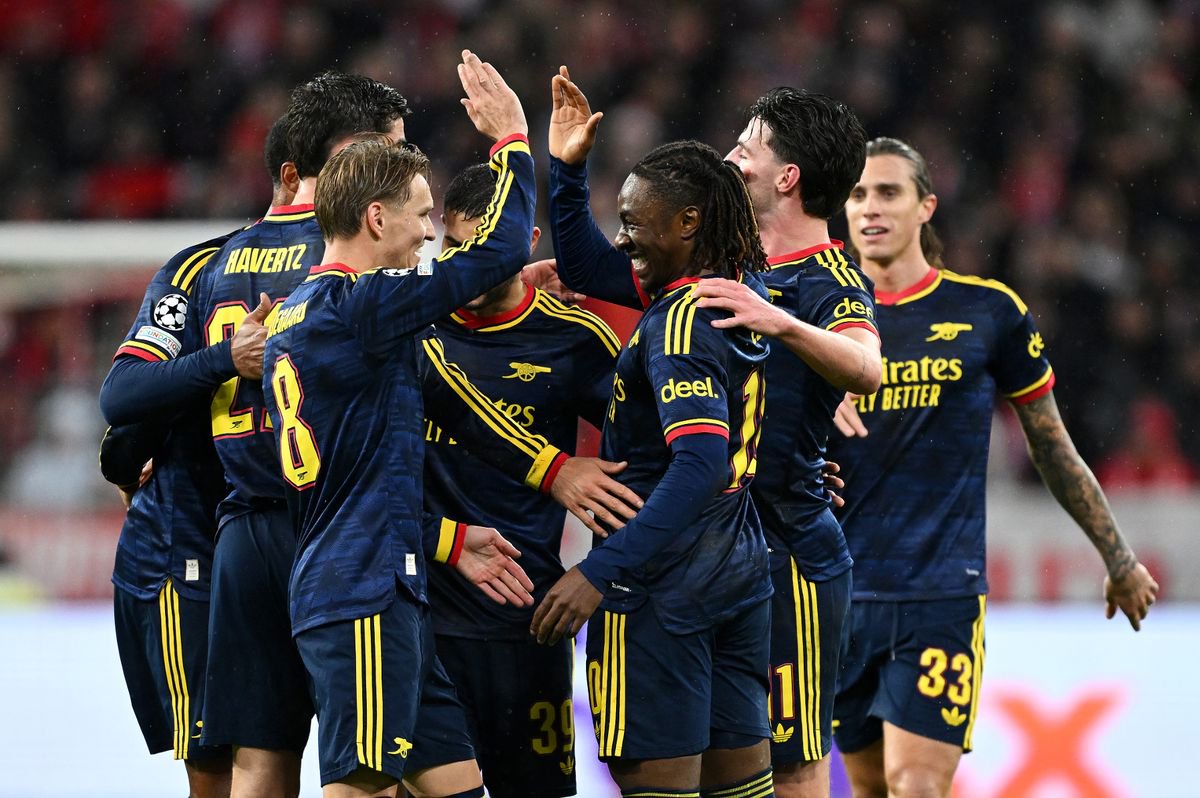 Eberechi Eze celebrates with team-mates
