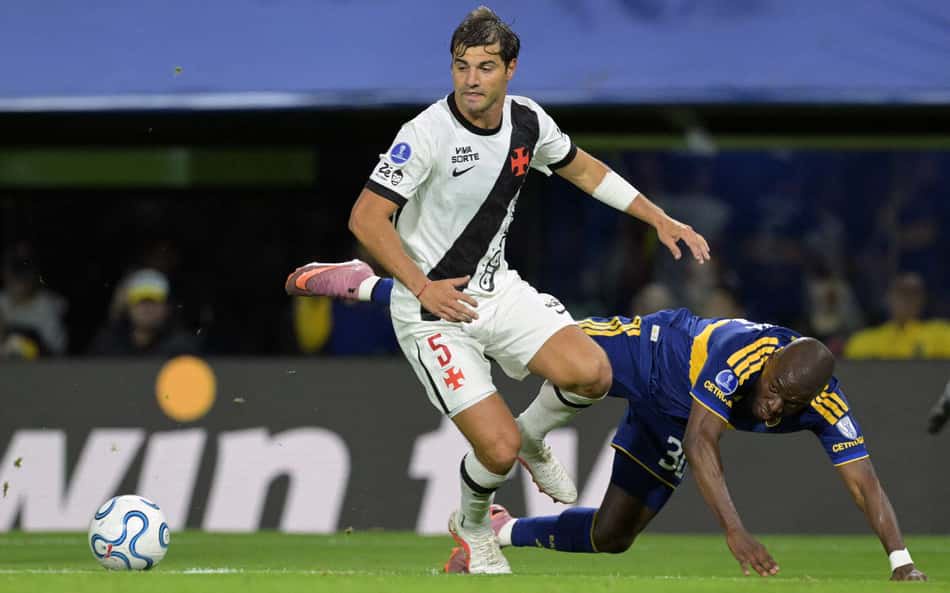 Santiago Sosa em ação pelo Vasco contra o Boca Juniors
