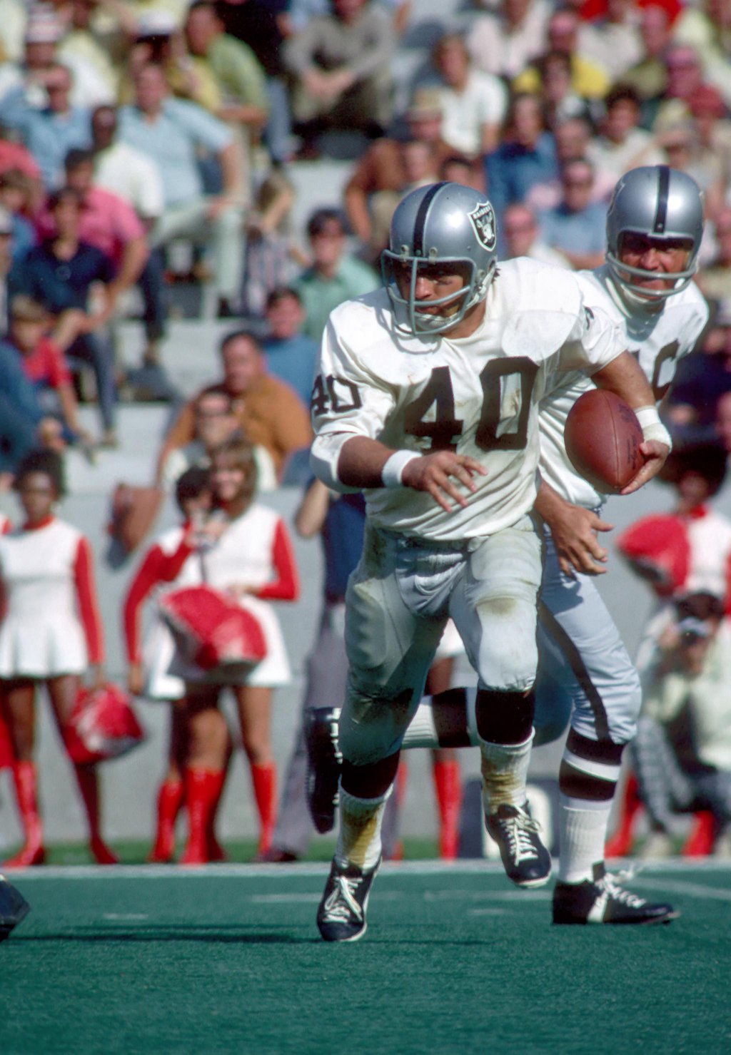 Oakland Raiders running back Pete Banaszak in action during the season.
