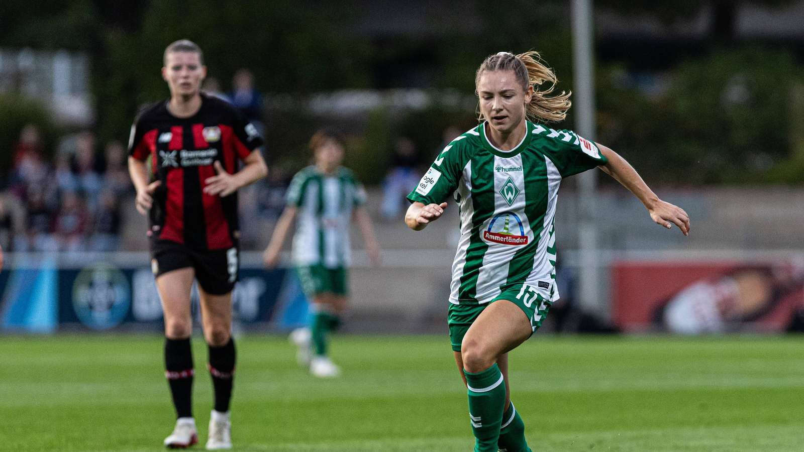 Michelle Weiß erzielte gegen Bayer 04 Leverkusen ihr erstes Bundesliga-Tor. Die DeichStube wählt sie bei Werder Bremens Frauen zur „Spielerin des Spiels“.