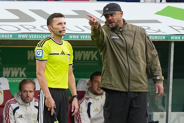 FILE - Bayern's head coach Vincent Kompany argues with the referee after the German Bundesliga soccer match between FC Augsburg and FC Bayern Munich in Augsburg, Germany, Oct. 10, 2026. (AP Photo/Matthias Schrader, File)