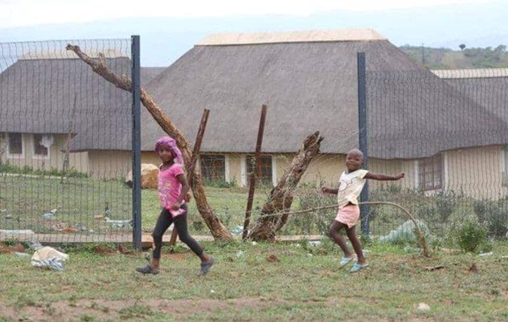 Security concerns for Jacob Zuma: How Nkandla is "falling apart" [photos]