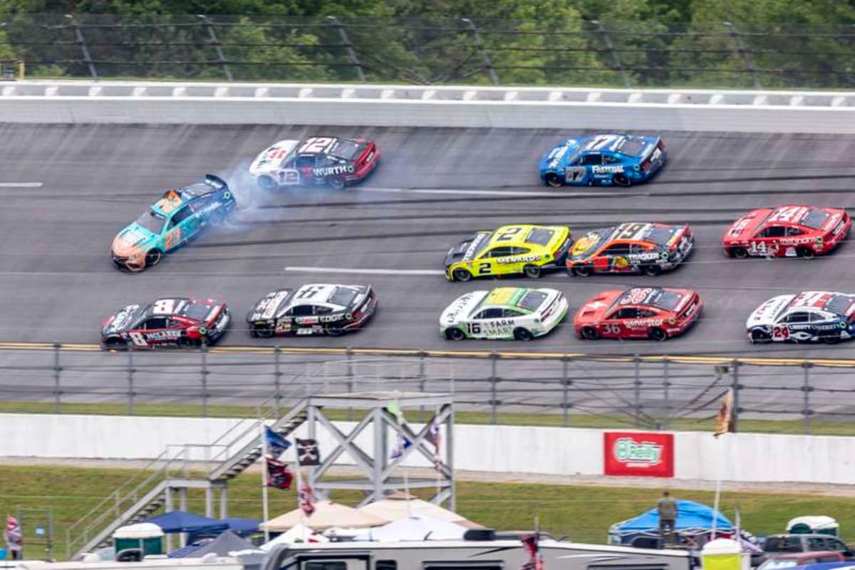 NASCAR, Motorsport, USA GEICO 500 Apr 23, 2023 Talladega, Alabama, USA A multi-car wreck begins from contact between NASCAR Cup Series driver Bubba Wallace 23 and NASCAR Cup Series driver Ryan Blaney 12 on the final lap at Talladega Superspeedway. Talladega Talladega Superspeedway Alabama USA, EDITORIAL USE ONLY PUBLICATIONxINxGERxSUIxAUTxONLY Copyright: xVashaxHuntx 20230423_cec_hd1_033 ©IMAGO/USA TODAY Network