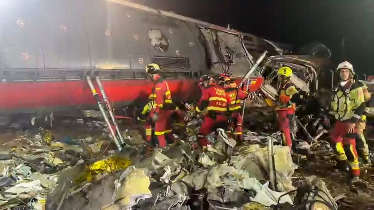 Recover operation at the site of the Toledo train crash