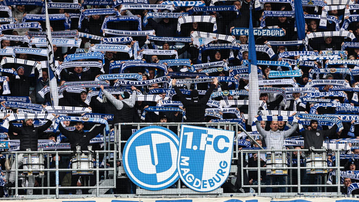 Magdeburger Fanblock beim Spiel gegen Karlsruhe: Am Wochenende gab es einen Notarzteinsatz im Stadion.