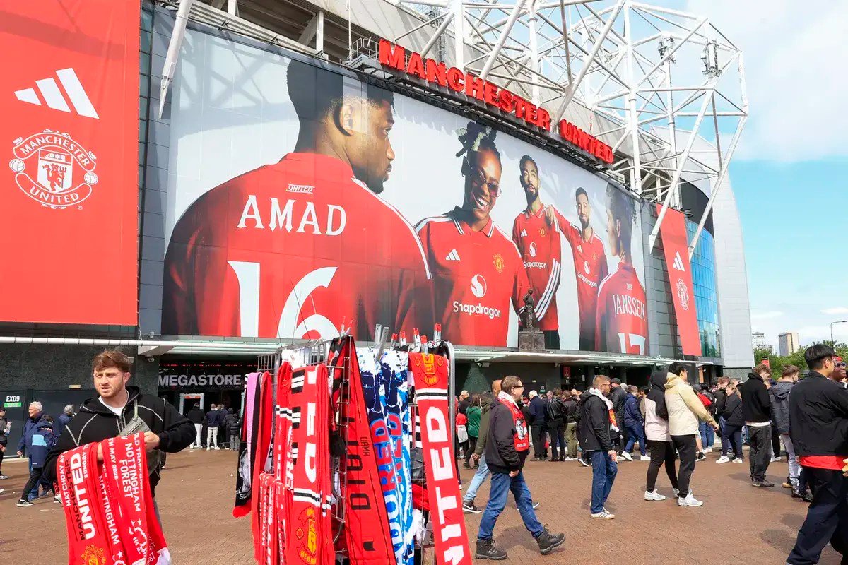 Manchester United midfielder scores 4 goals as team smash 6 past Liverpool