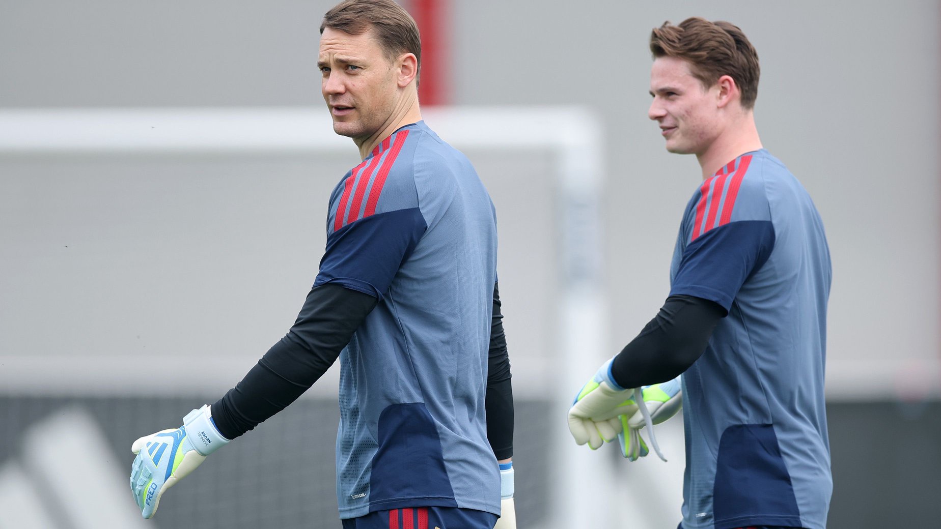 That would be bad news for Jonas Urbig: explosive speculation about Manuel Neuer at Bayern Munich