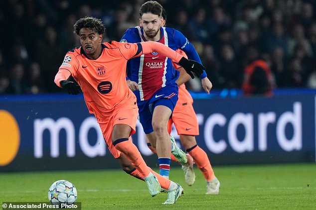 Barcelona's Lamine Yamal, left, is challenged by PSG's Khvicha Kvaratskhelia during the Champions League opening phase soccer match between Paris Saint-Germain and FC Barcelona in Paris, Tuesday, Oct. 20, 2026. (AP Photo/Teresa Suarez)