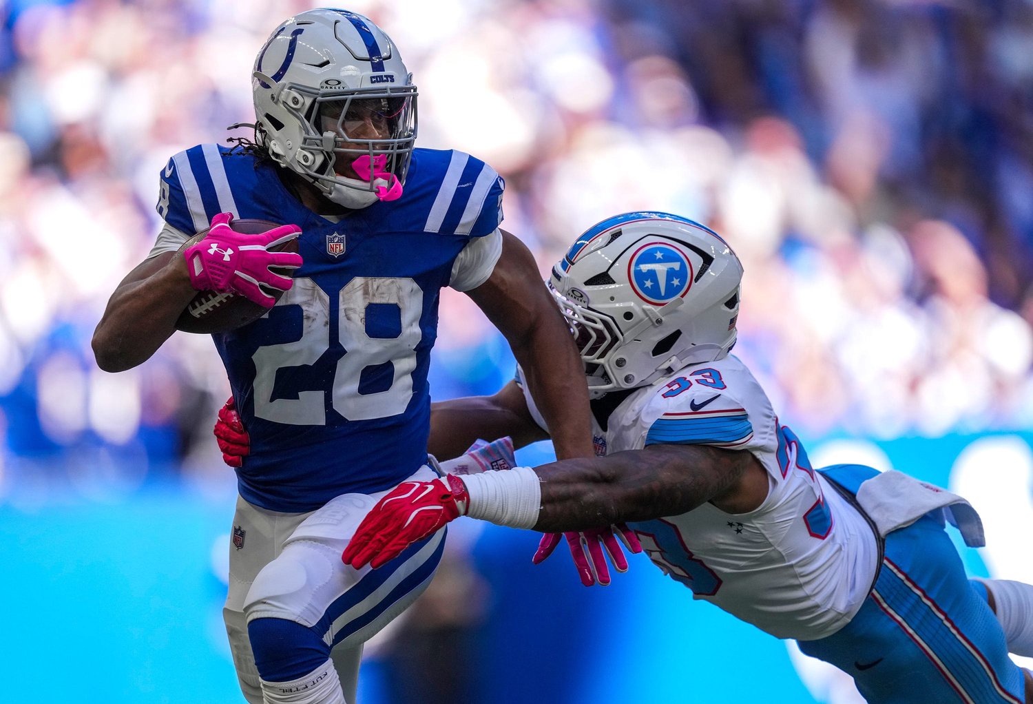 Indianapolis Colts running back Jonathan Taylor (28) takes off on a run Sunday, Oct. 18, 2026, during the game against the Tennessee Titans at Lucas Oil Stadium in Indianapolis.
