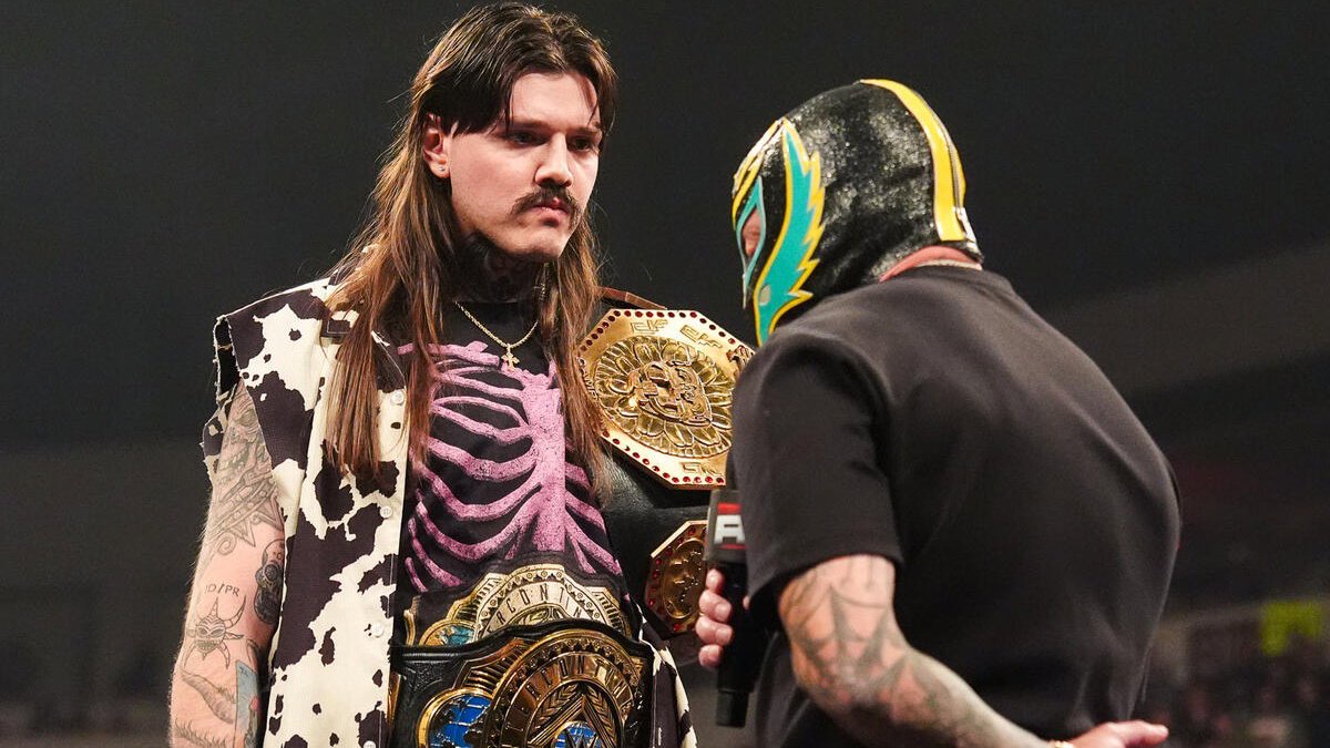 WWE stars Rey and Dominik Mysterio