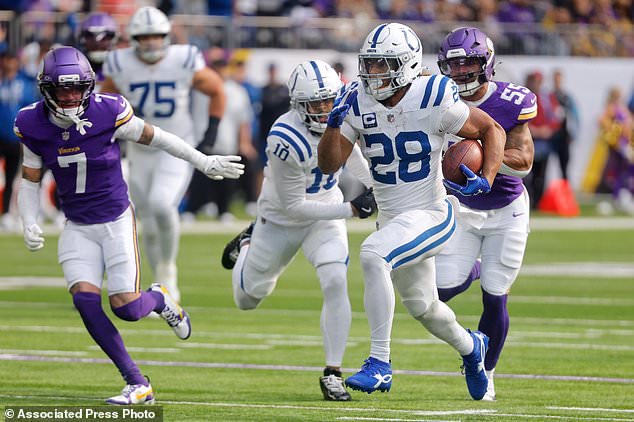 Indianapolis Colts running back Jonathan Taylor (28) runs toward the end zone to score against the Minnesota Vikings during the first half of an NFL football game in Minneapolis, Sunday, Oct. 25, 2026. (AP Photo/Bruce Kluckhohn)
