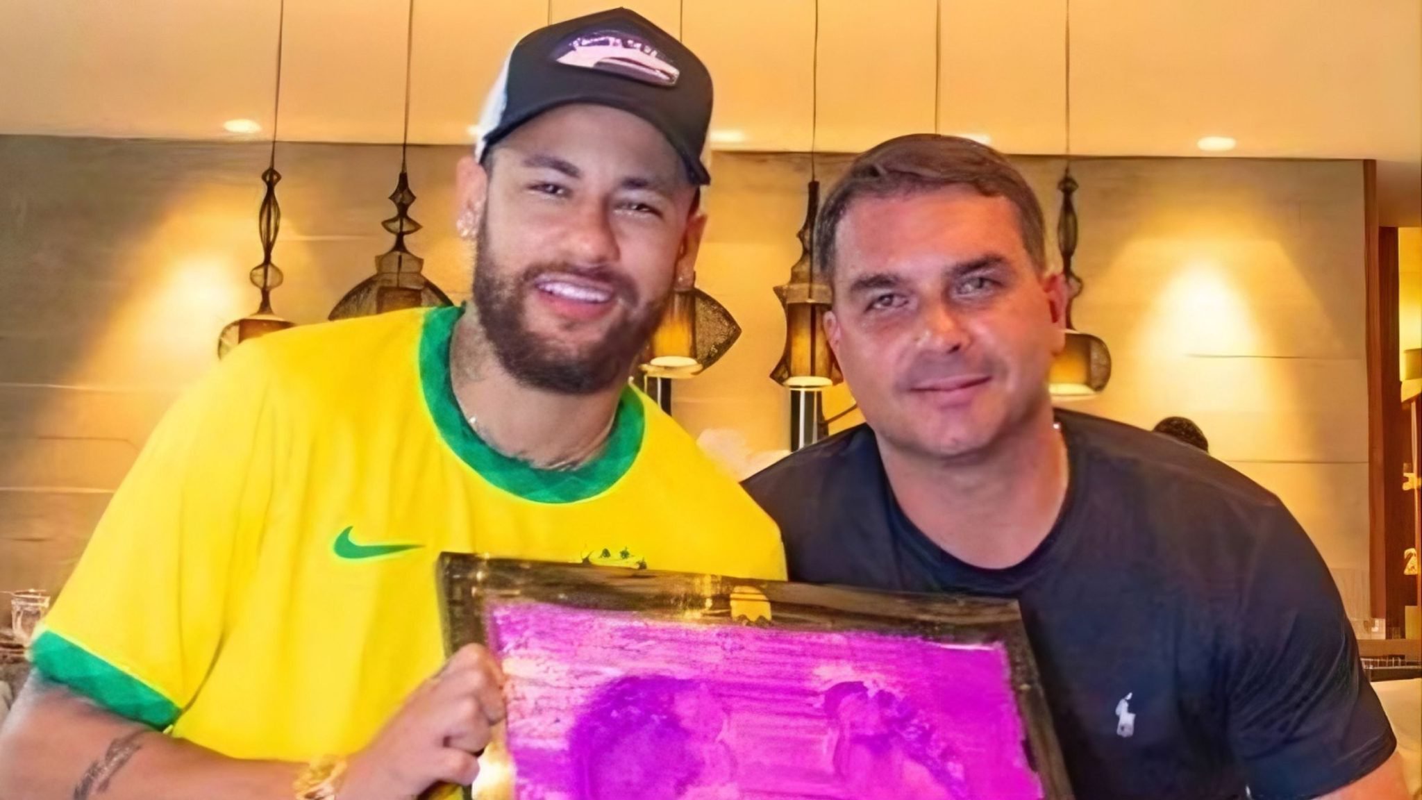 Neymar ao lado de Flávio Bolsonaro.